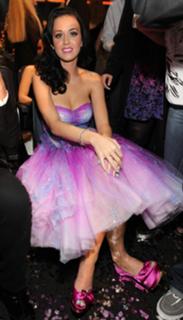 Katy Perry feet photo thumbnail