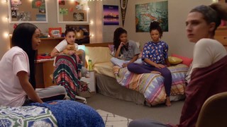Chloe Bailey feet photo thumbnail