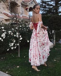 Jasmine Sanders feet photo thumbnail