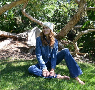 Cindy Crawford feet photo thumbnail