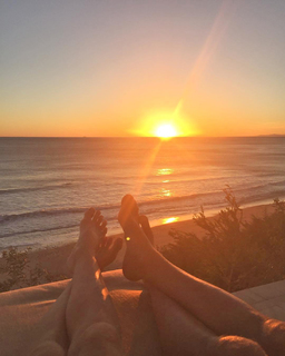 Cindy Crawford feet photo thumbnail