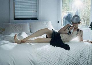 Bryce Dallas Howard feet photo thumbnail