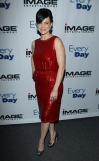 Carla Gugino feet photo thumbnail
