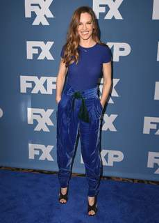Hilary Swank feet photo thumbnail