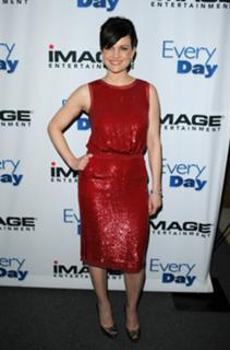 Carla Gugino feet photo thumbnail