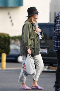 Drew Barrymore feet photo thumbnail