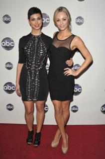 Morena Baccarin feet photo thumbnail
