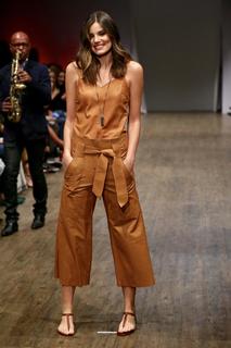 Camila Queiroz feet photo thumbnail