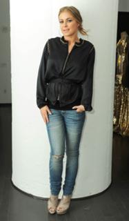 Carmen Electra feet photo thumbnail