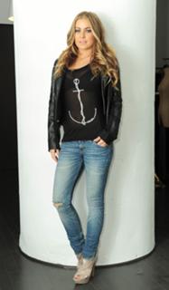 Carmen Electra feet photo thumbnail