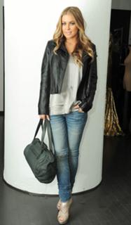 Carmen Electra feet photo thumbnail