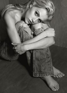 Brittany Murphy feet photo 2