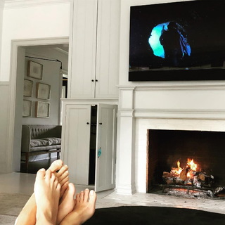 Gwyneth Paltrow feet photo thumbnail