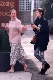 Cameron Diaz feet photo thumbnail