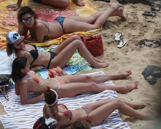 Bruna Marquezine feet photo thumbnail