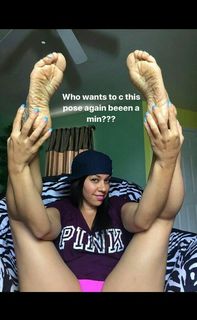 Deedee Rican feet photo thumbnail