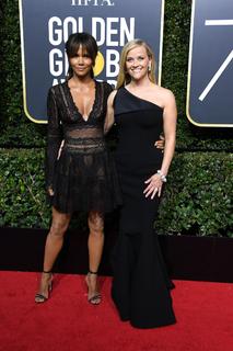 Halle Berry feet photo thumbnail