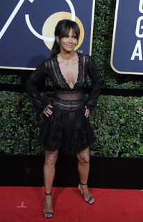 Halle Berry feet photo thumbnail