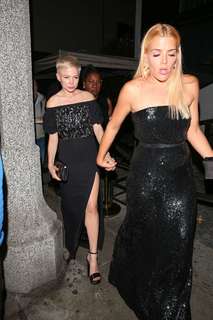 Michelle Williams feet photo thumbnail