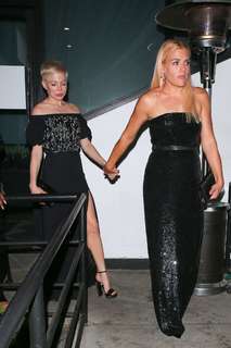 Michelle Williams feet photo thumbnail