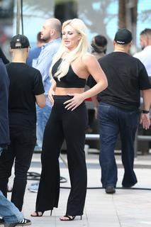 Brooke Hogan feet photo thumbnail