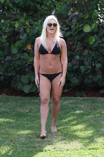 Brooke Hogan feet photo thumbnail