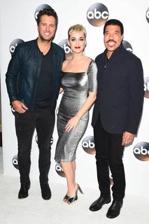 Katy Perry feet photo thumbnail