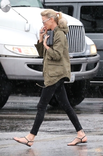 Charlize Theron feet photo thumbnail