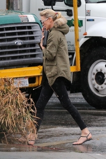 Charlize Theron feet photo thumbnail