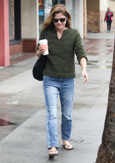 Selma Blair feet photo thumbnail
