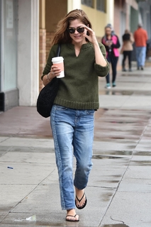 Selma Blair feet photo thumbnail