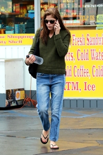 Selma Blair feet photo thumbnail
