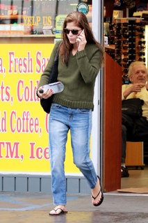 Selma Blair feet photo thumbnail
