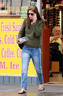 Selma Blair feet photo thumbnail