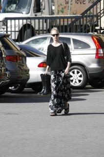 January Jones feet photo thumbnail