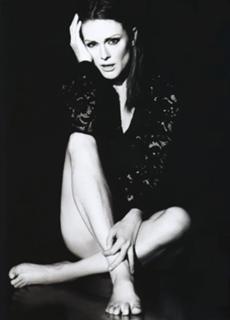 Julianne Moore feet photo thumbnail