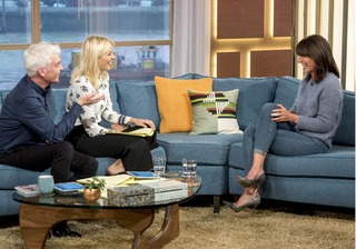Holly Willoughby feet photo thumbnail