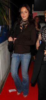 Emily Blunt feet photo thumbnail