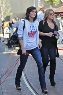 Katharine McPhee feet photo thumbnail