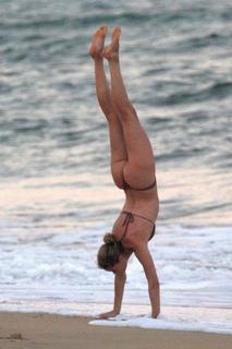 Doutzen Kroes feet photo thumbnail