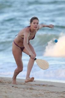 Doutzen Kroes feet photo thumbnail