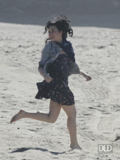 Demi Lovato feet photo thumbnail