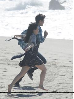 Demi Lovato feet photo thumbnail