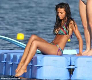 Michelle Keegan feet photo thumbnail