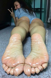 Deedee Rican feet photo thumbnail
