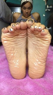 Deedee Rican feet photo thumbnail