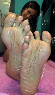 Deedee Rican feet photo thumbnail