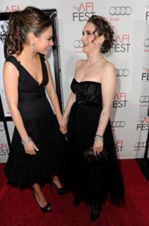 Mila Kunis feet photo thumbnail