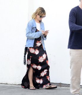Lily James feet photo thumbnail