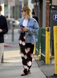 Lily James feet photo thumbnail
